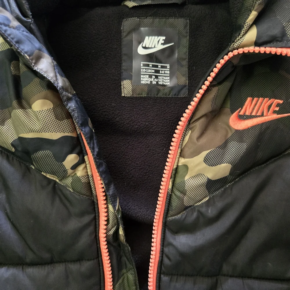 Nike Youth Puffer‎ Jacket Vest Hoodie Camo Black Green Kids Size Medium